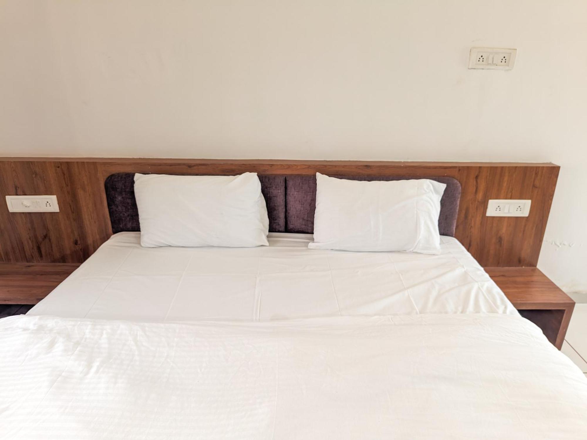 Samrat Homestay Garudeshwar Buitenkant foto