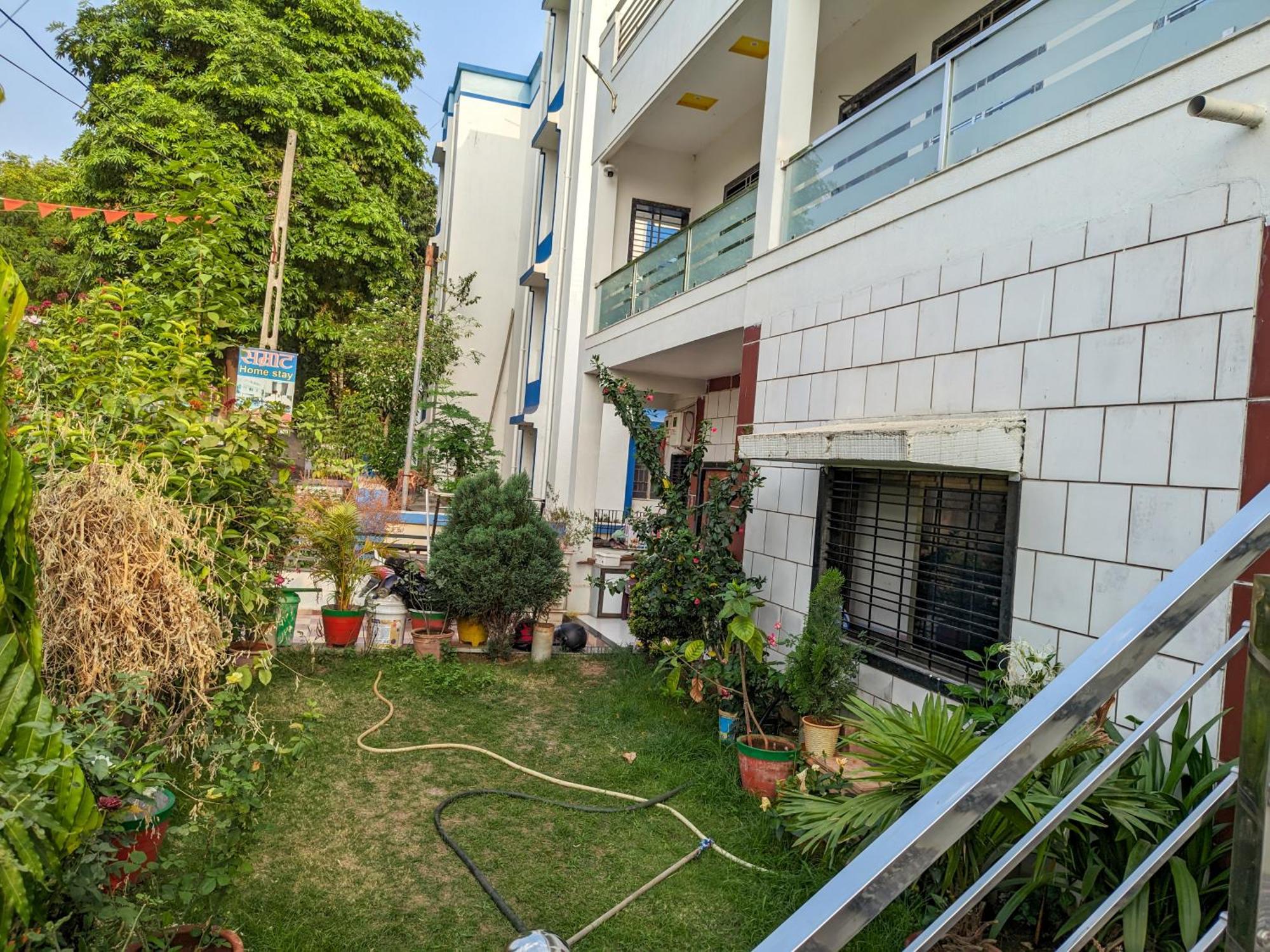 Samrat Homestay Garudeshwar Buitenkant foto